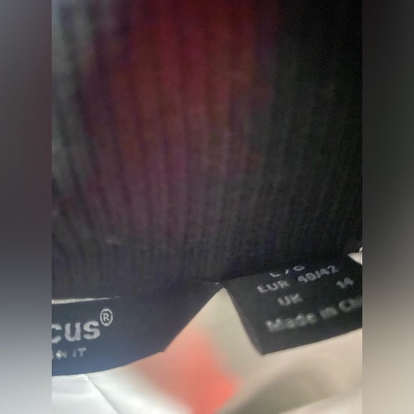 Abacus 1/4 zip sweater - Picture 2 of 5